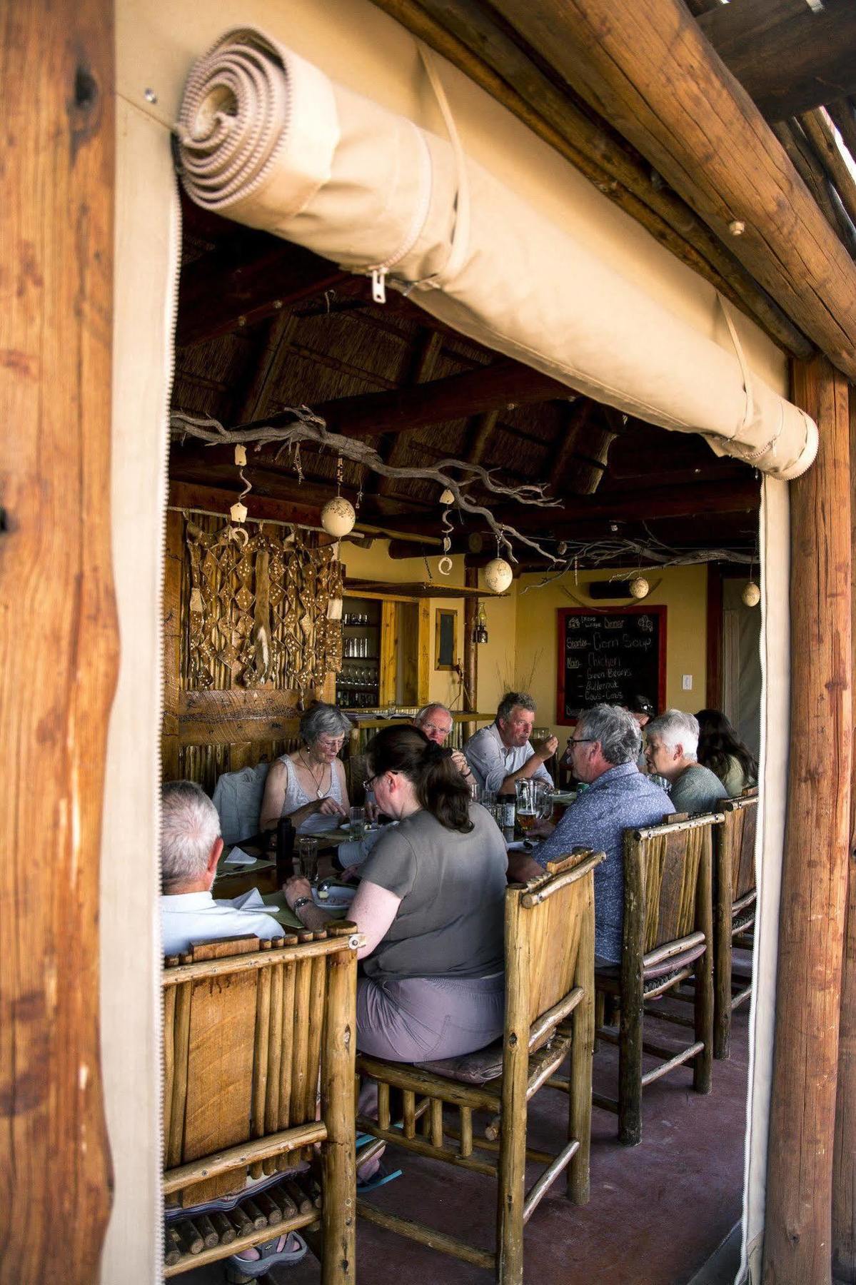 Xaus Lodge Twee Rivieren Zewnętrze zdjęcie